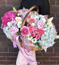 Композиция солнечный день в Никологоры Цветочная композиция из Розы, Хризантемы, Пионы и Лизиантусы в корзине в Никологоры
