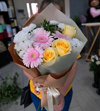Букет цветов из:  Герберы, Розы и Хризантемы в Никологоры