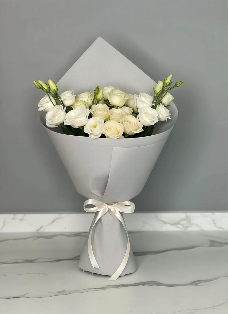 Букет цветов из: Розы и Лизиантусы в Никологоры