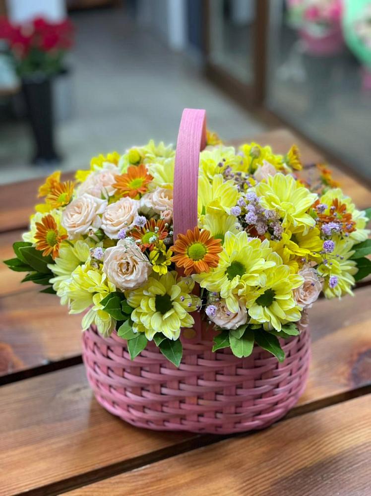 Цветочная композиция из Хризантемы и Розы в корзине в Никологоры