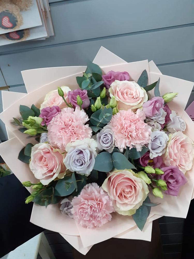 Букет цветов из: Розы, Гвоздики и Лизиантусы в Никологоры