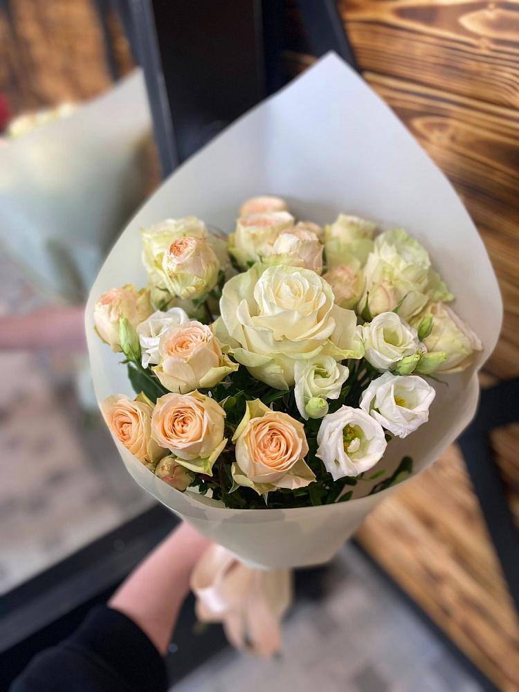 Букет цветов из: Розы и Лизиантусы в Никологоры